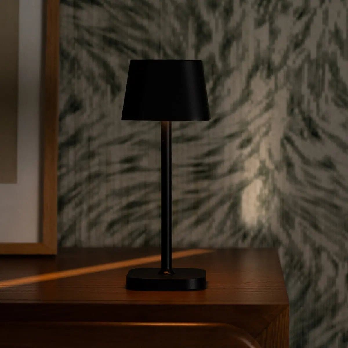 Lampe de table sans fil rechargeable Ava Black – Design minimaliste et lumière modulable (pièce neuve)