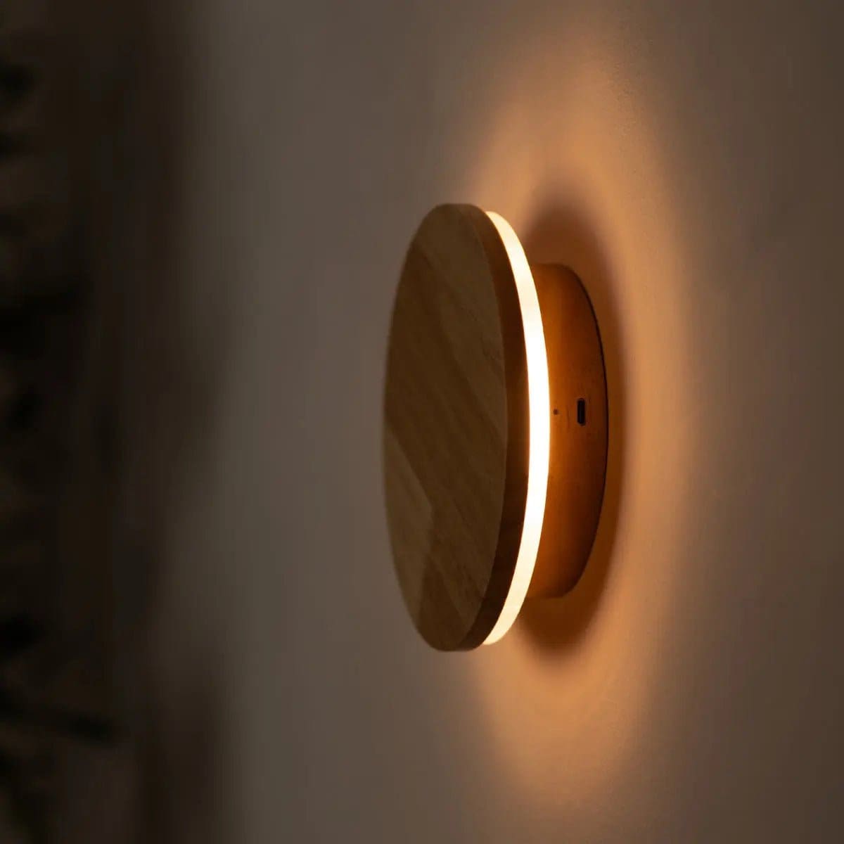 Applique murale sans fil rechargeable Lou Brown – Bois écologique et lumière chaude (pièce neuve)