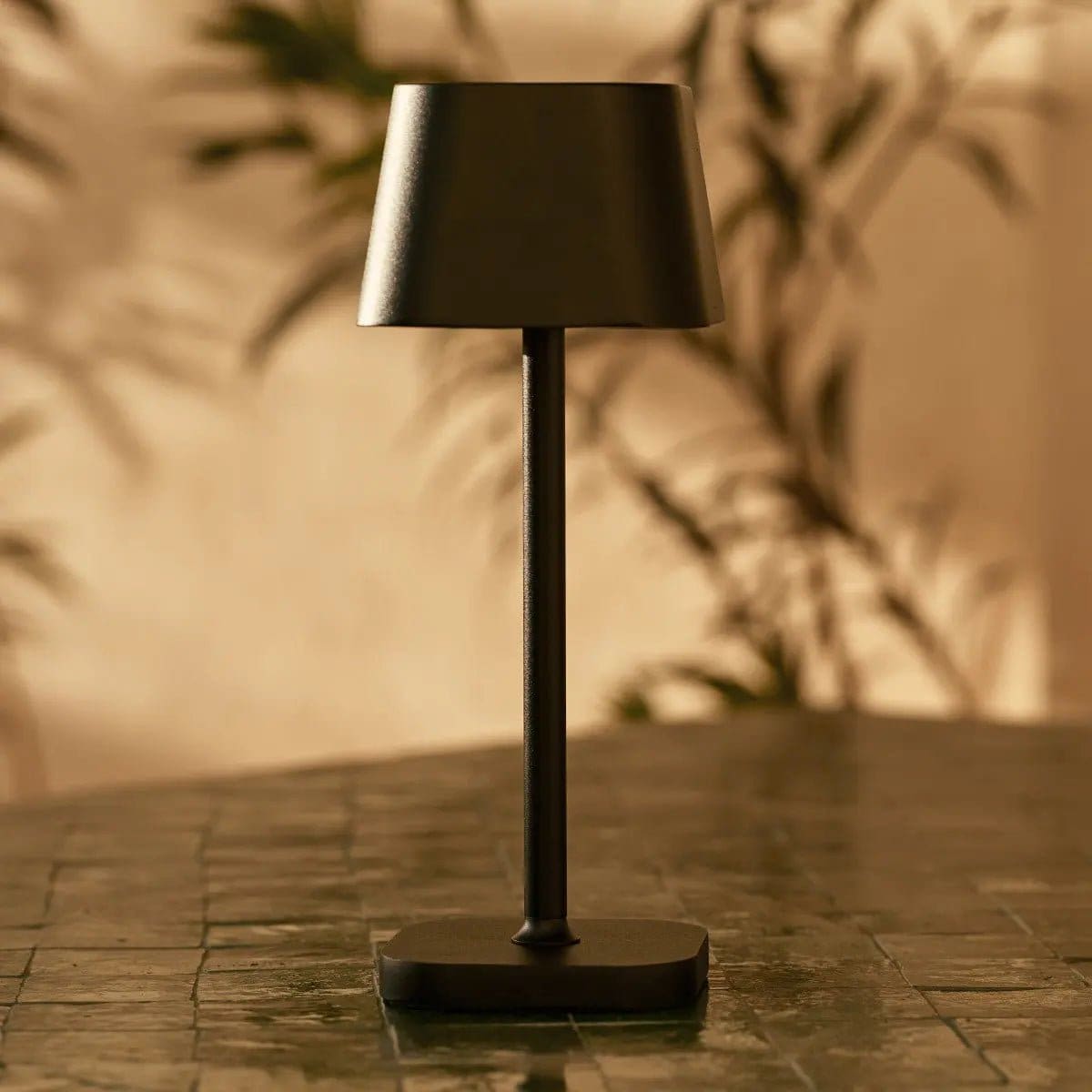 Lampe de table sans fil rechargeable Ava Black – Design minimaliste et lumière modulable (pièce neuve)