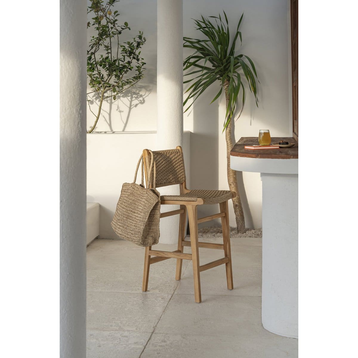 Tabouret de bar Meno – Création neuve pour l’extérieur en teck et corde Viro, esprit bord de mer