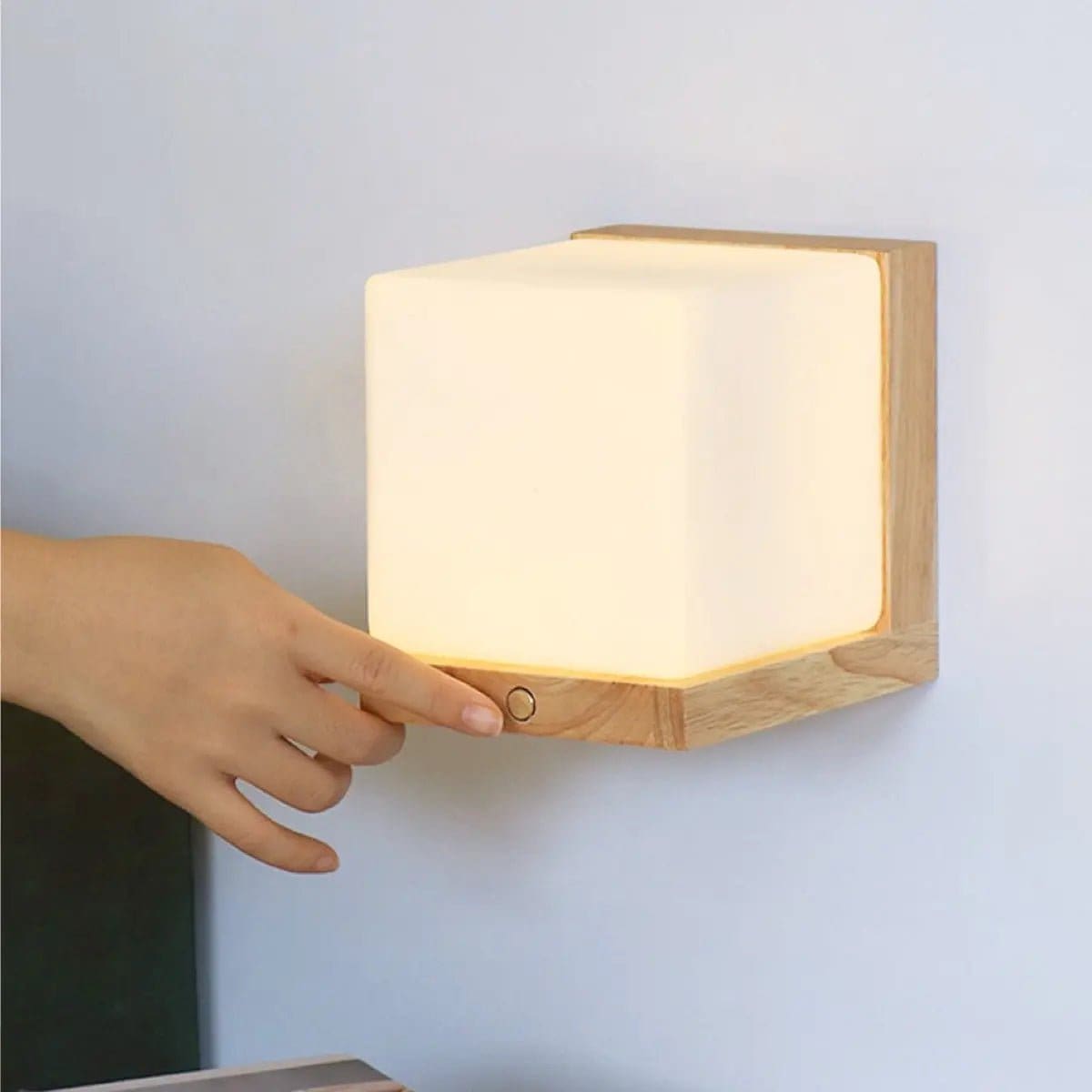 Applique murale sans fil rechargeable Lizzy Brown – Bois écologique et lumière chaude (pièce neuve)