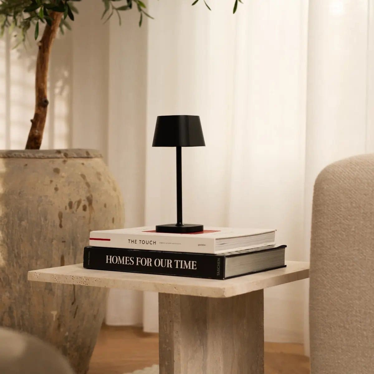 Lampe de table sans fil rechargeable Ava Black – Design minimaliste et lumière modulable (pièce neuve)