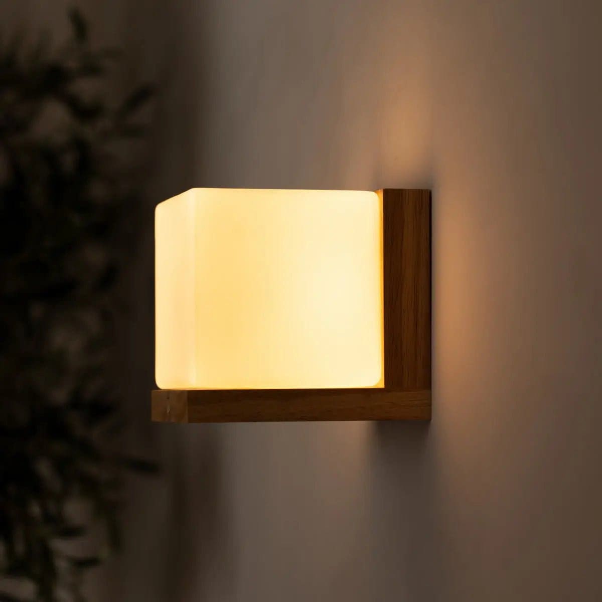 Applique murale sans fil rechargeable Lizzy Brown – Bois écologique et lumière chaude (pièce neuve)