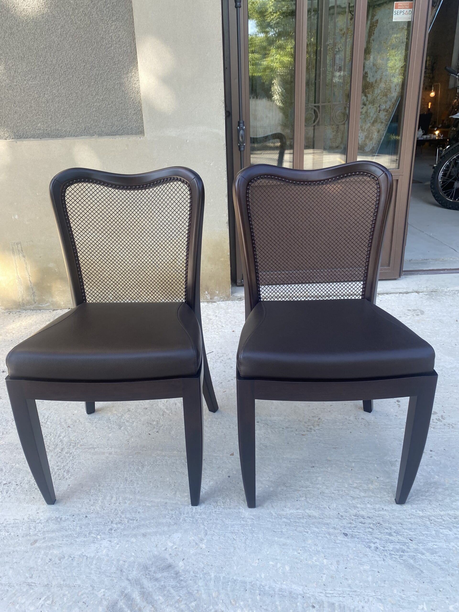 Paire de chaises Promemoria en cuir et acajou – Fait main à Côme (état exceptionnel)