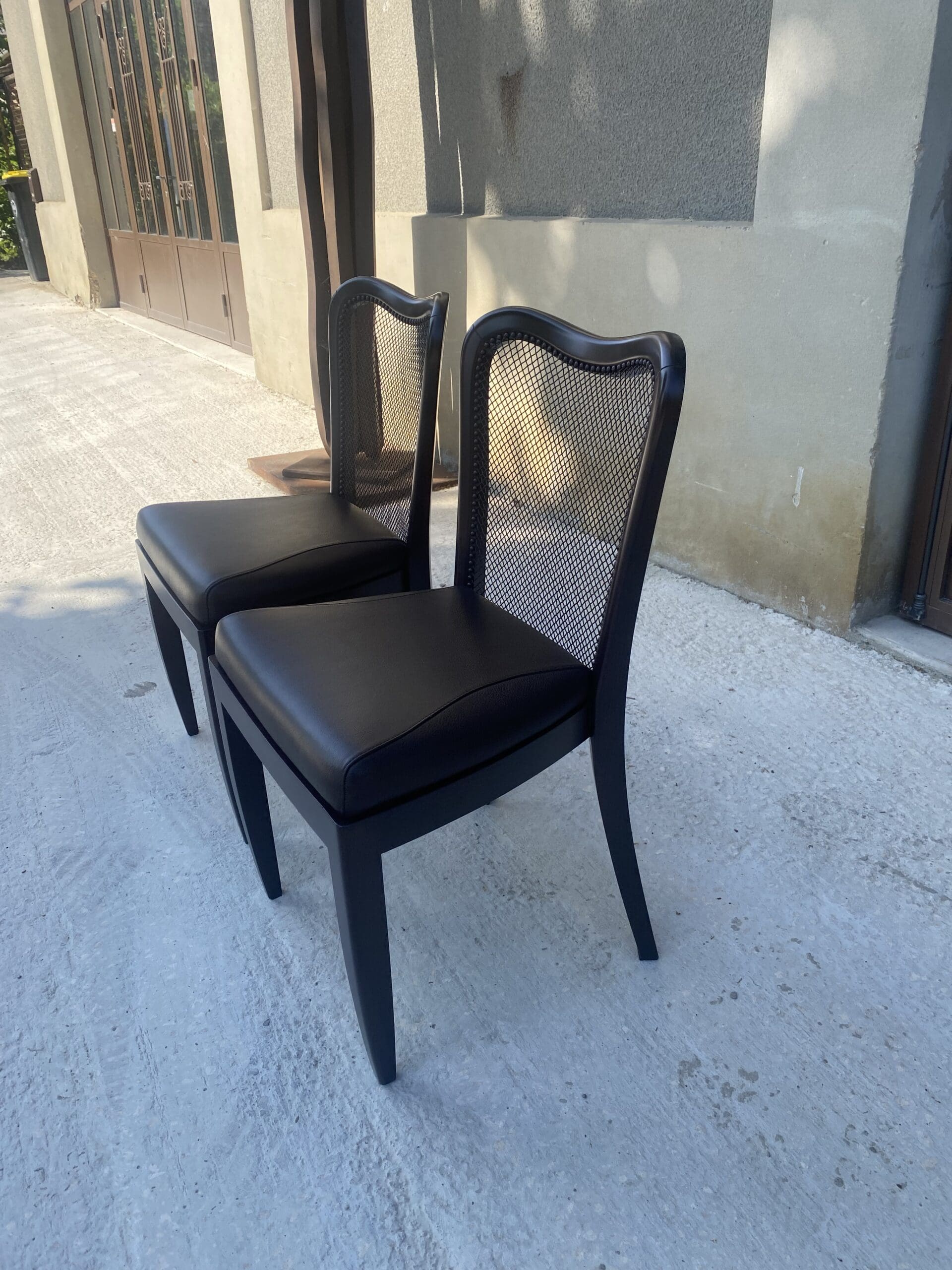 Paire de chaises Promemoria en cuir et acajou – Fait main à Côme (état exceptionnel)