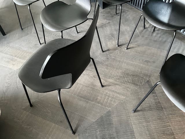Lot de 6 chaises Grand Prix Arne Jacobsen en frêne noir et chrome – Fritz Hansen