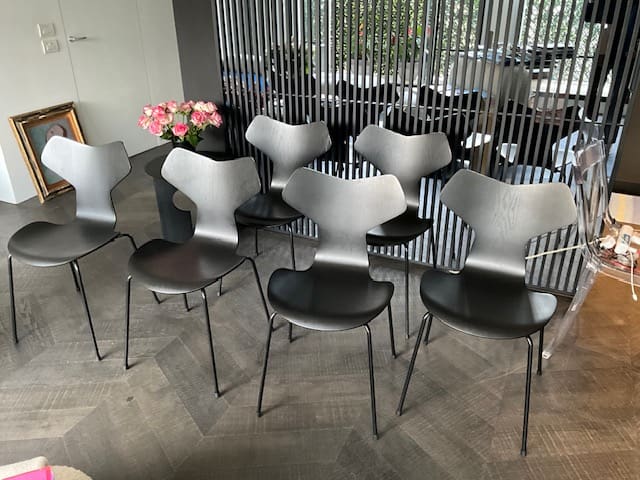 Lot de 6 chaises Grand Prix Arne Jacobsen en frêne noir et chrome – Fritz Hansen