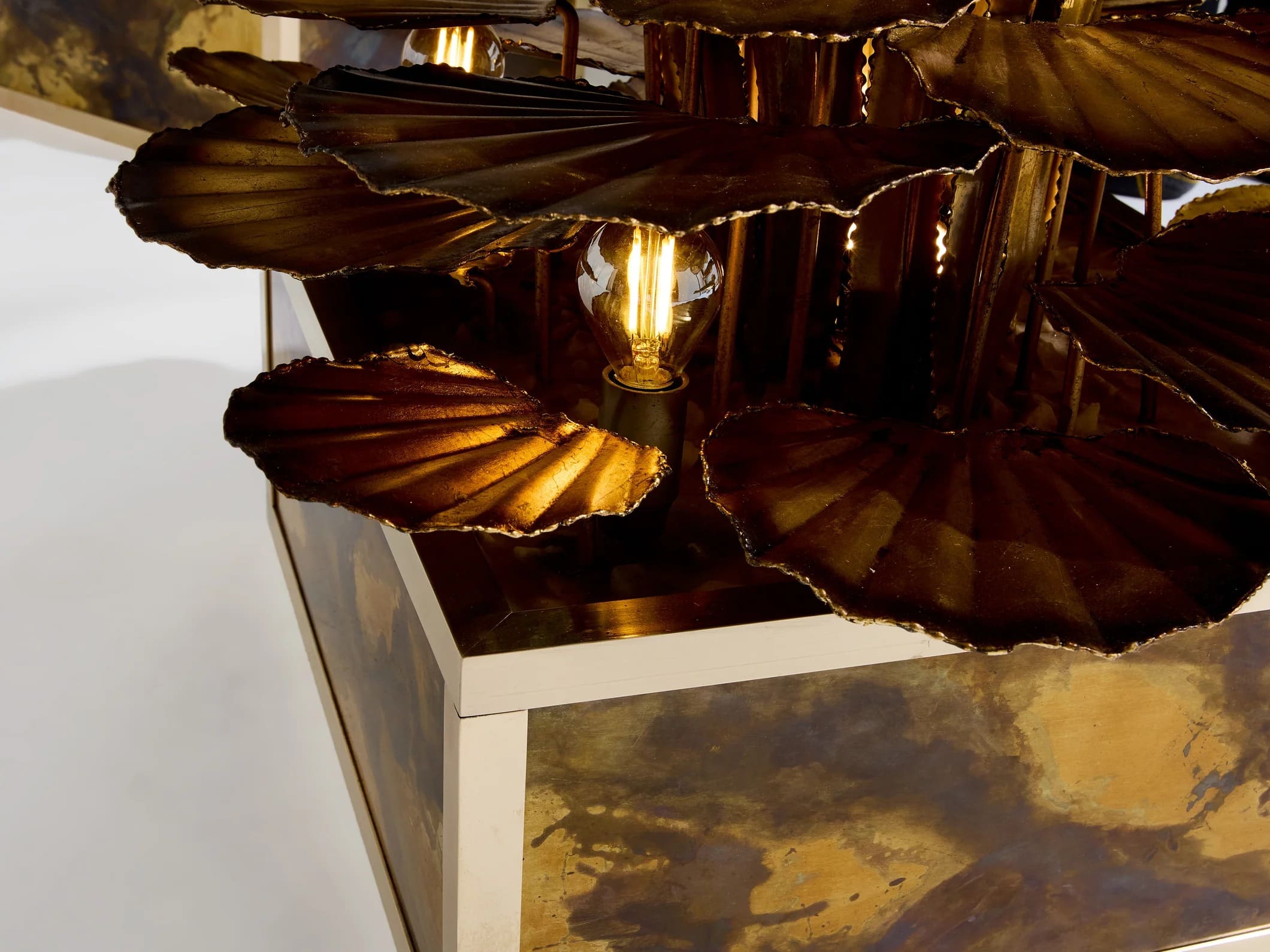 Paire de lampadaires roseaux en laiton patiné – Maison Jansen, années 70