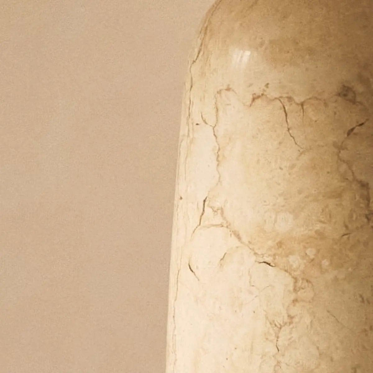 Élégance Minérale – Lampe à poser Charlotte en marbre naturel et coton beige