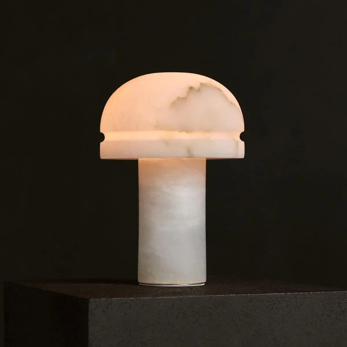 Leonardo – Lampe en albâtre sculpté à la main, élégance italienne (pièce unique neuve)