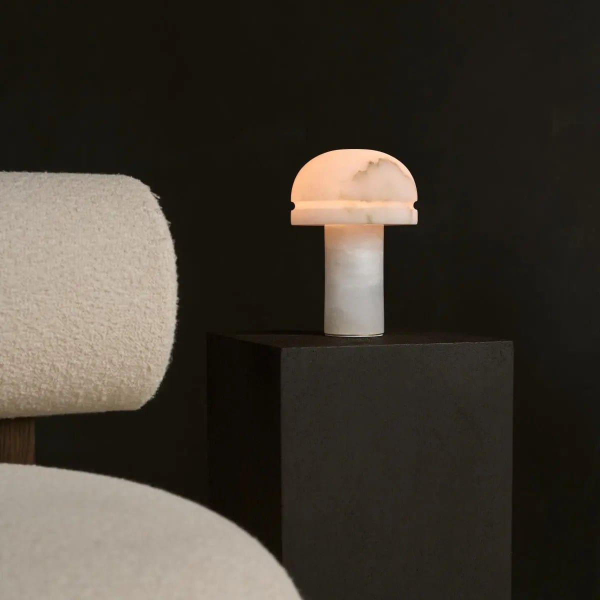 Leonardo – Lampe en albâtre sculpté à la main, élégance italienne (pièce unique neuve)