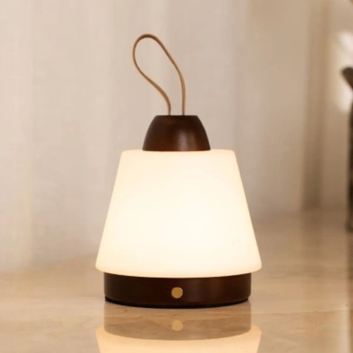 Lumière Nomade – Lampe rechargeable Liv en bois et cuir, 3 modes d’éclairage