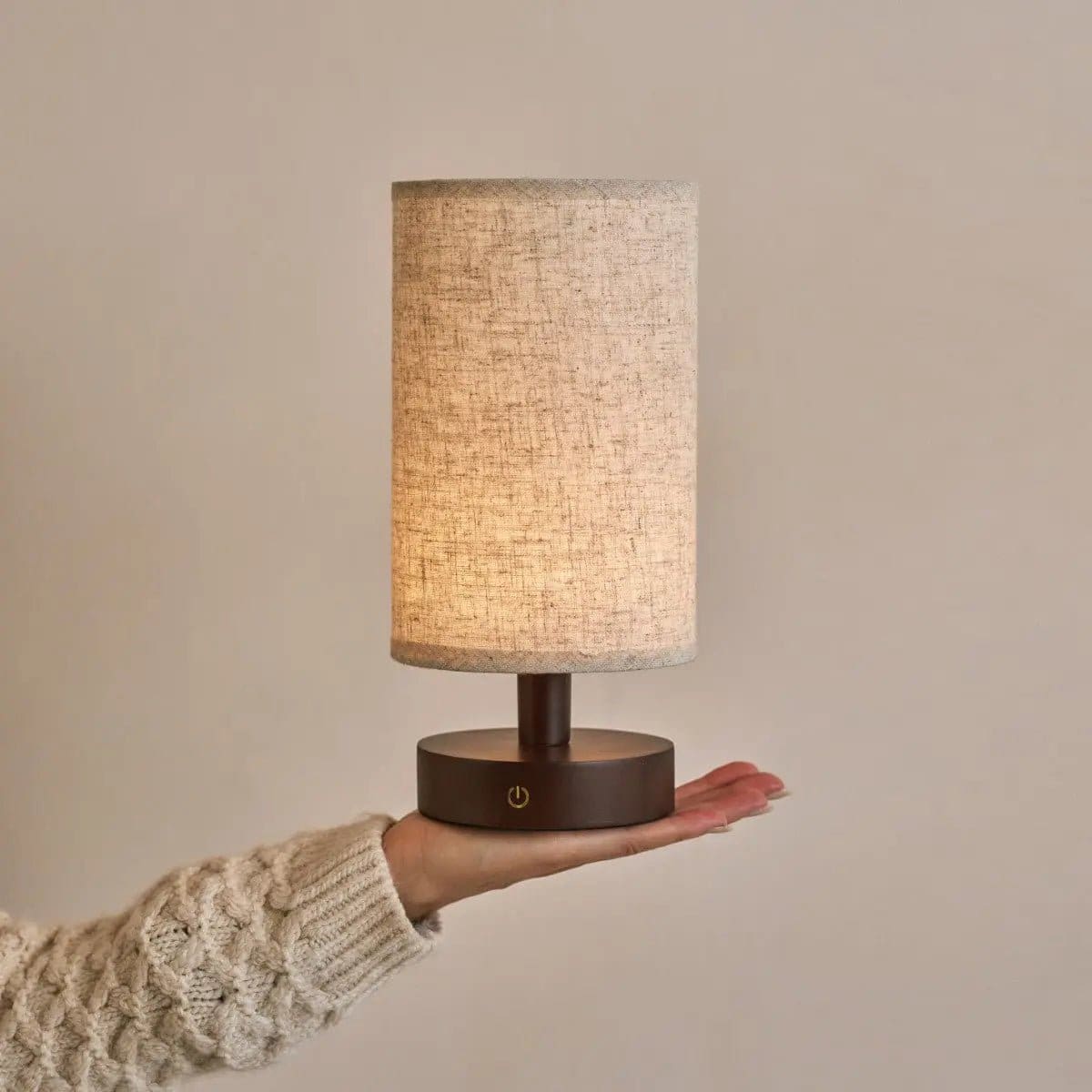 Lampe de table Ben en bois marron foncé – rechargeable, à intensité variable, alimentée par USB-C