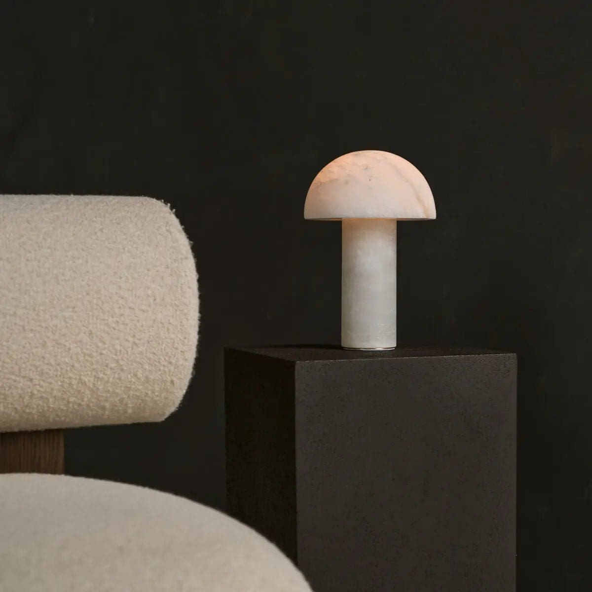 Francesco – Lampe en albâtre sculpté, diffusion douce et élégante (pièce unique neuve)