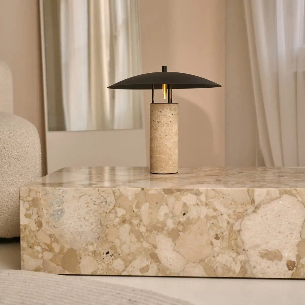 Lampe de table Nicolaas en travertin et métal – Création italienne neuve et raffinée