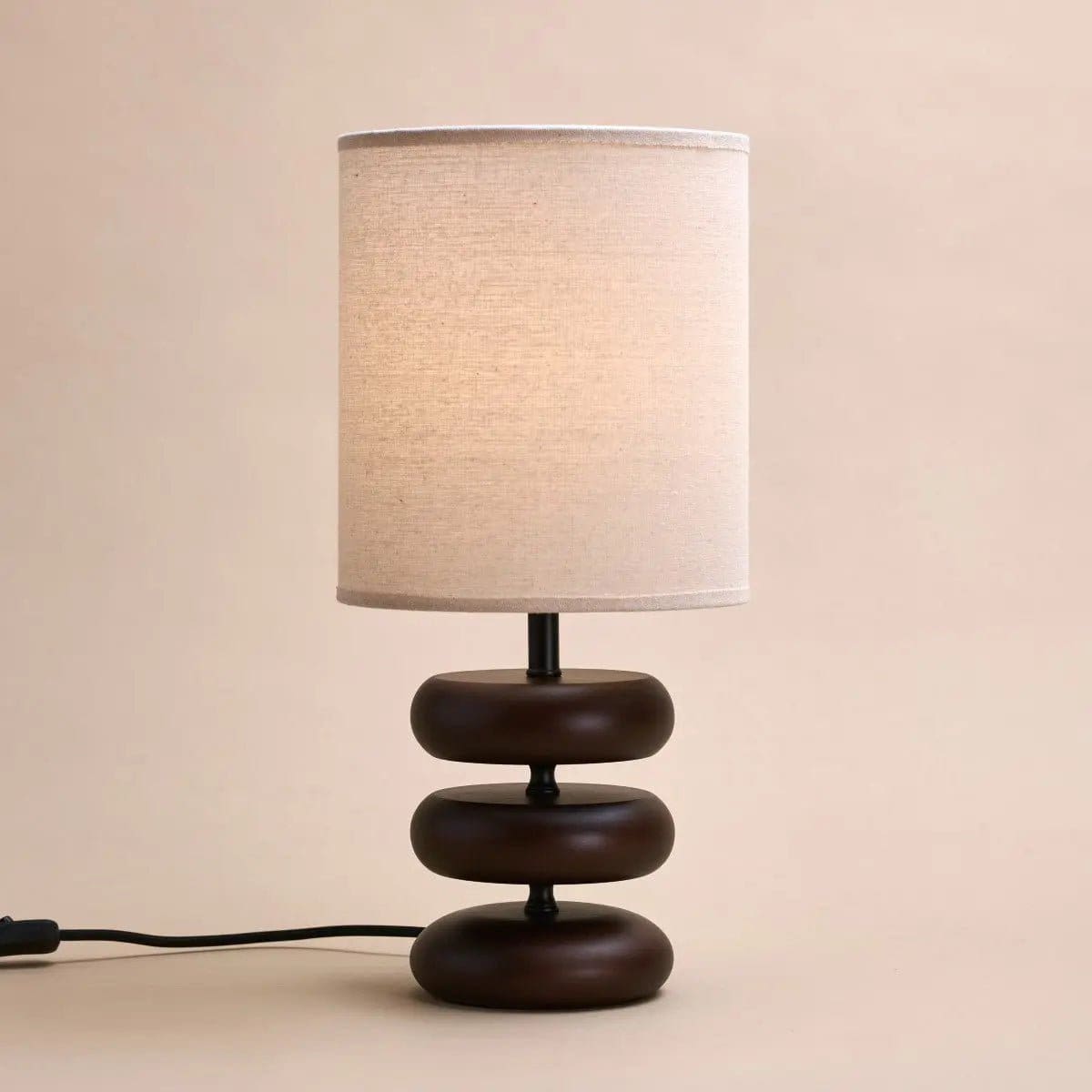 Lampe à table en bois brun foncé Lara avec nuance de lin à crème – Éclairage de la maison rustique