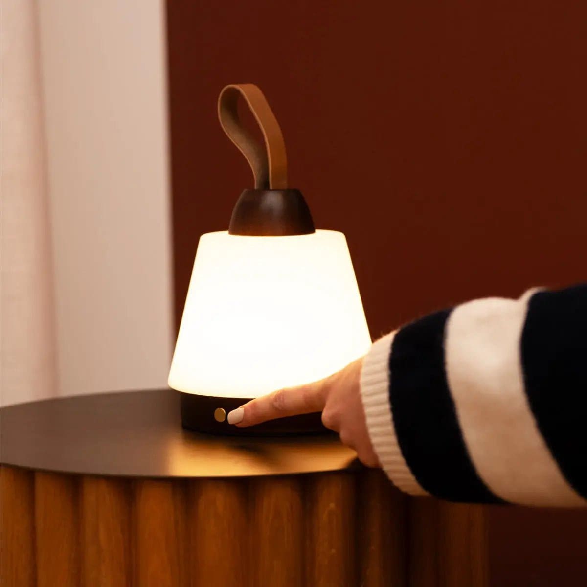 Lumière Nomade – Lampe rechargeable Liv en bois et cuir, 3 modes d’éclairage