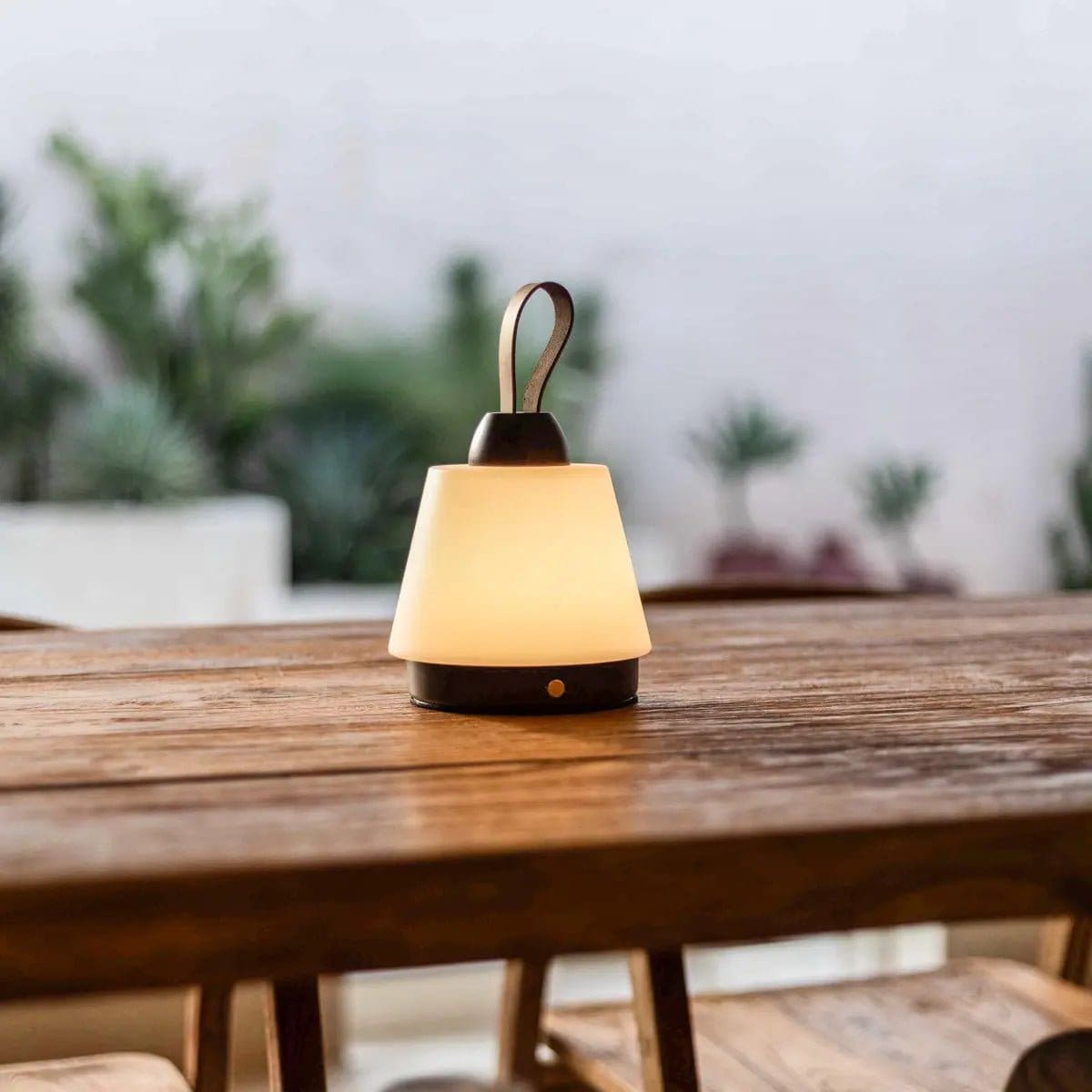 Lumière Nomade – Lampe rechargeable Liv en bois et cuir, 3 modes d’éclairage