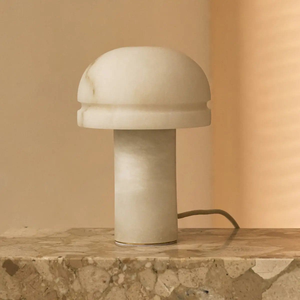 Leonardo – Lampe en albâtre sculpté à la main, élégance italienne (pièce unique neuve)