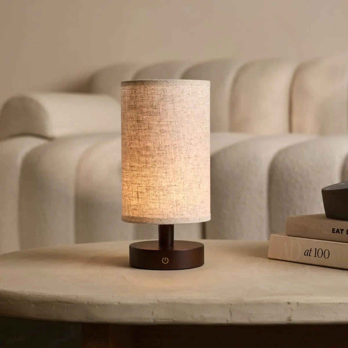 Lampe de table Ben en bois marron foncé – rechargeable, à intensité variable, alimentée par USB-C