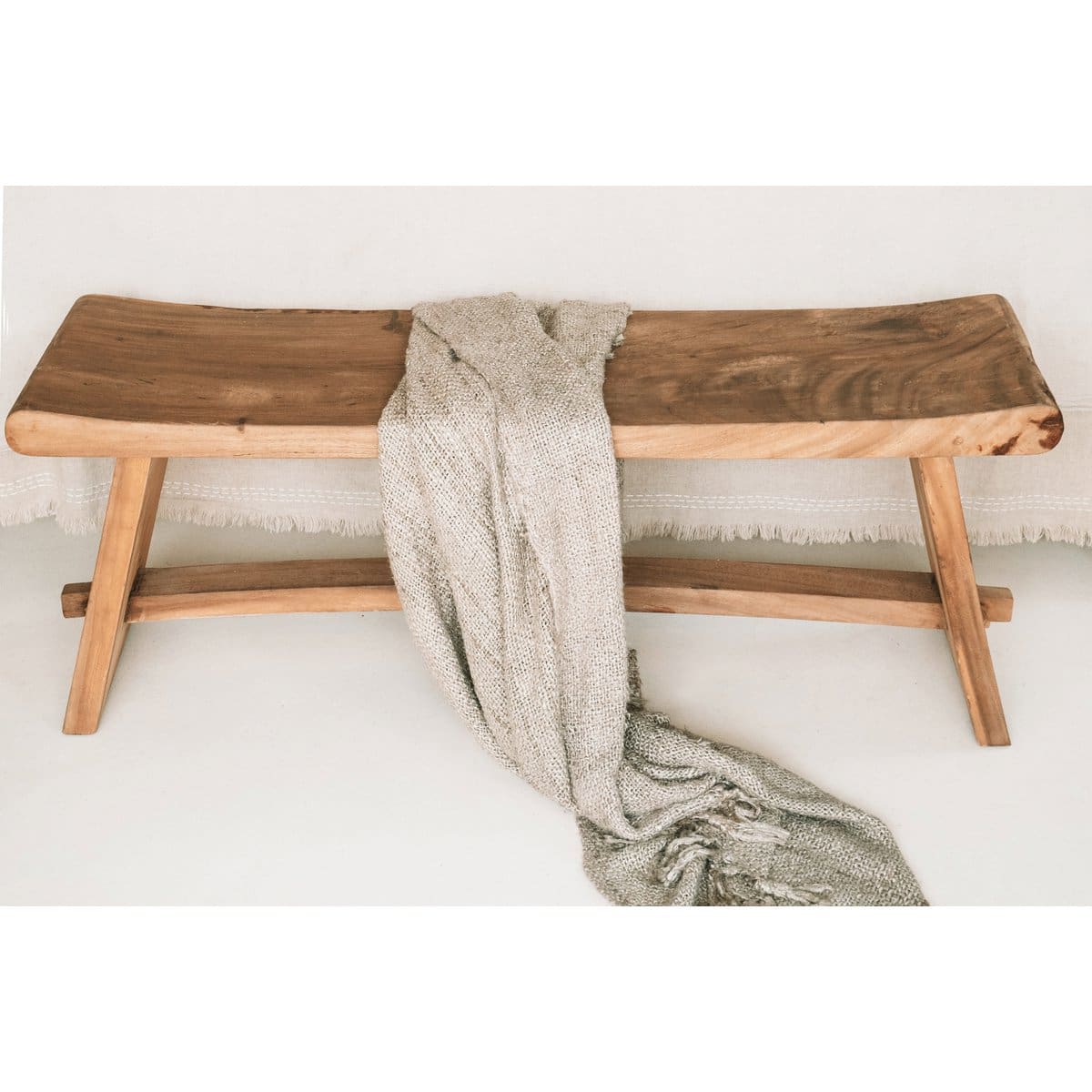 Banc Suar Nature – Bois massif sculpté à la main (120 cm, pièce neuve)
