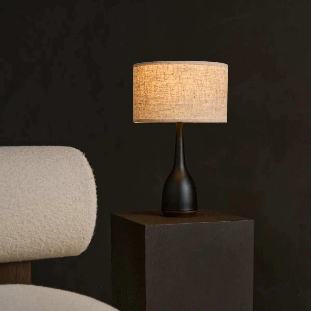 Lampe Jacob noire avec abat-jour beige – Éclairage élégant et chaleureux (pièce neuve)
