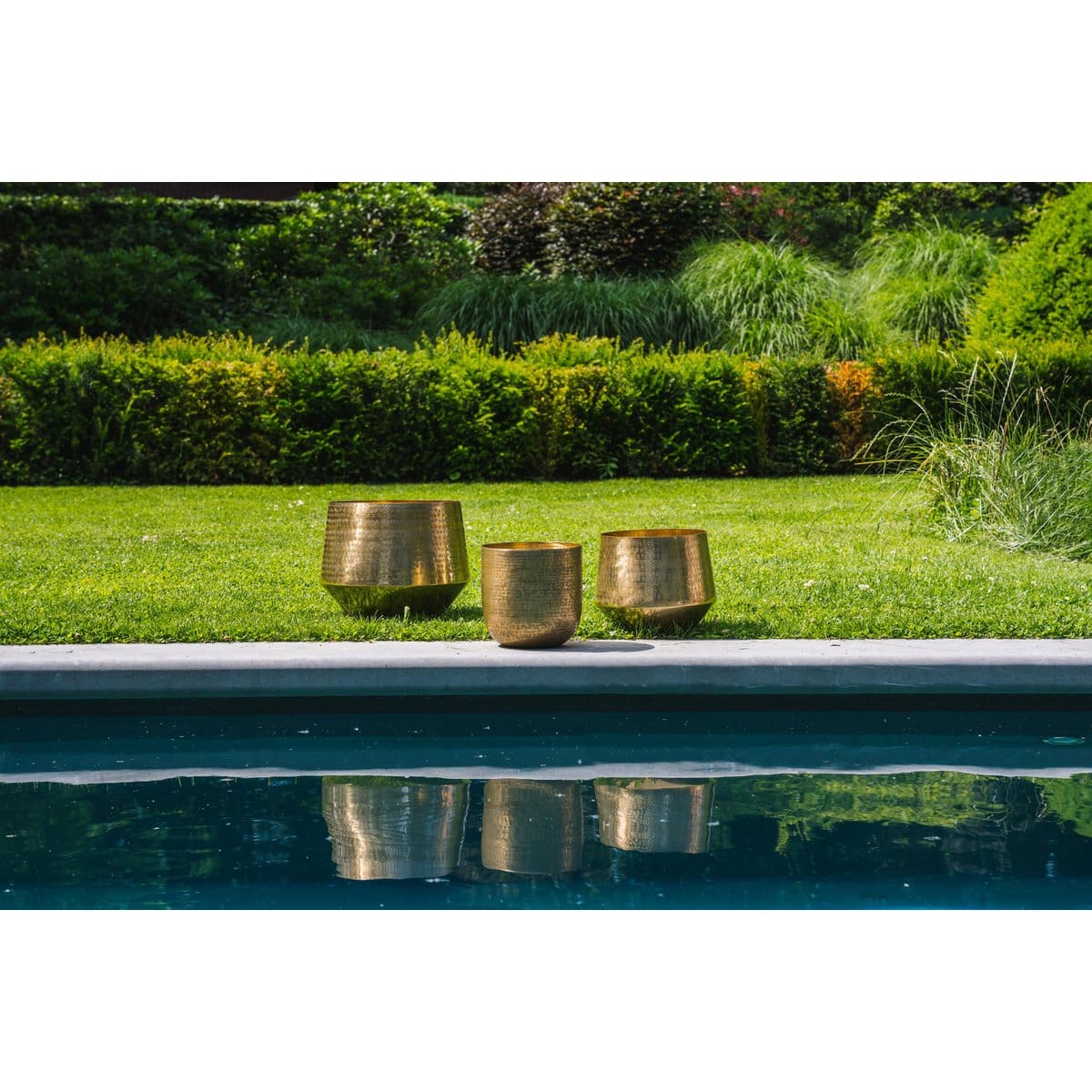 Jardinière Martelée – Laiton doré XL à la texture artisanale et forme élancée