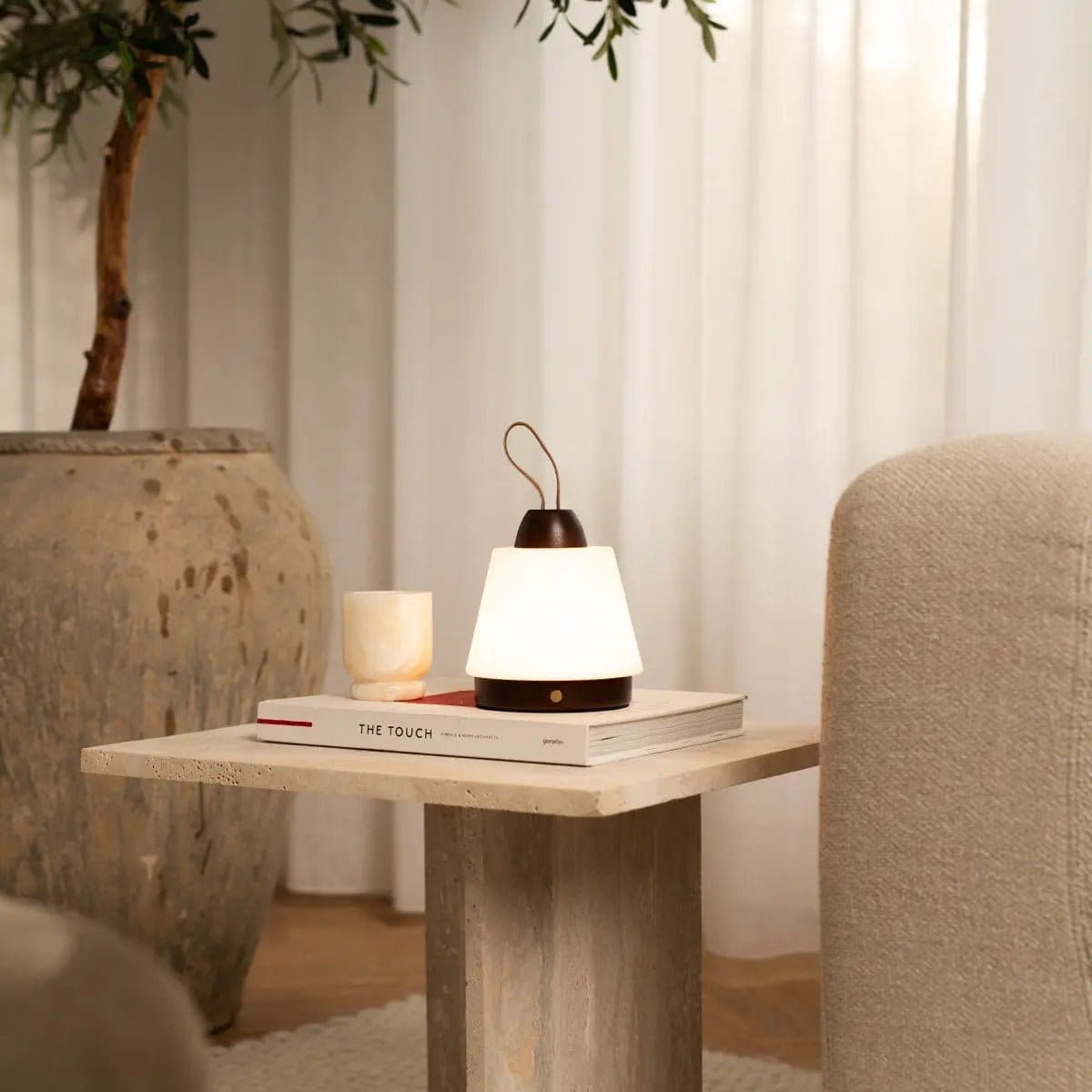Lumière Nomade – Lampe rechargeable Liv en bois et cuir, 3 modes d’éclairage