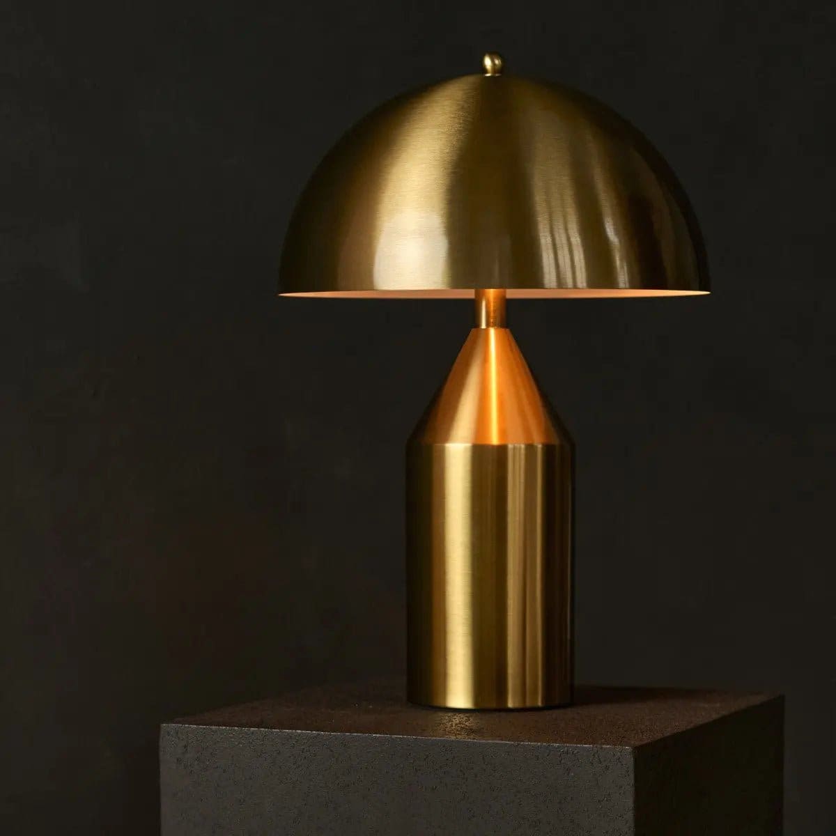 Lueur d’or – Lampe de dressoir en métal artisanale Otto Gold