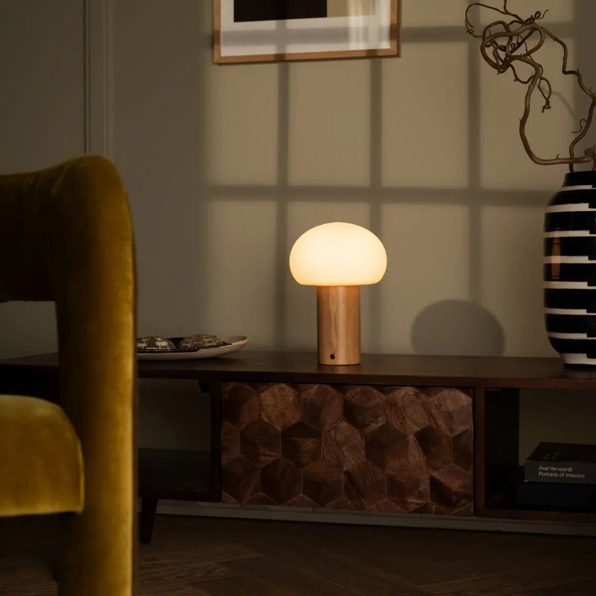 Élégance Nomade – Lampe Sam en bois naturel et verre, éclairage dimmable sans fil