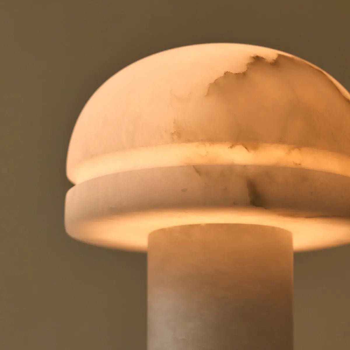 Leonardo – Lampe en albâtre sculpté à la main, élégance italienne (pièce unique neuve)