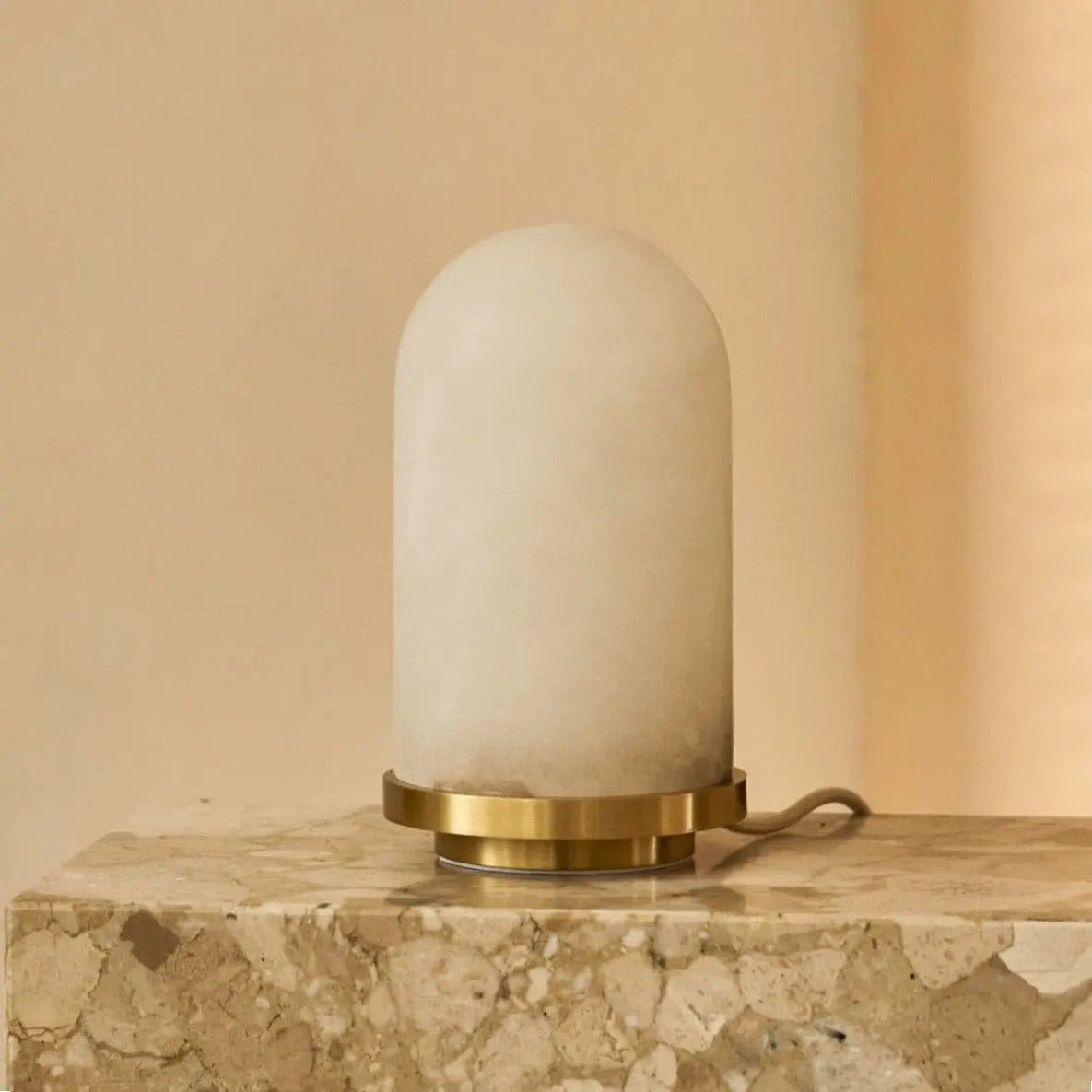 Mateo – Lampe en albâtre élégante avec base dorée (pièce neuve)