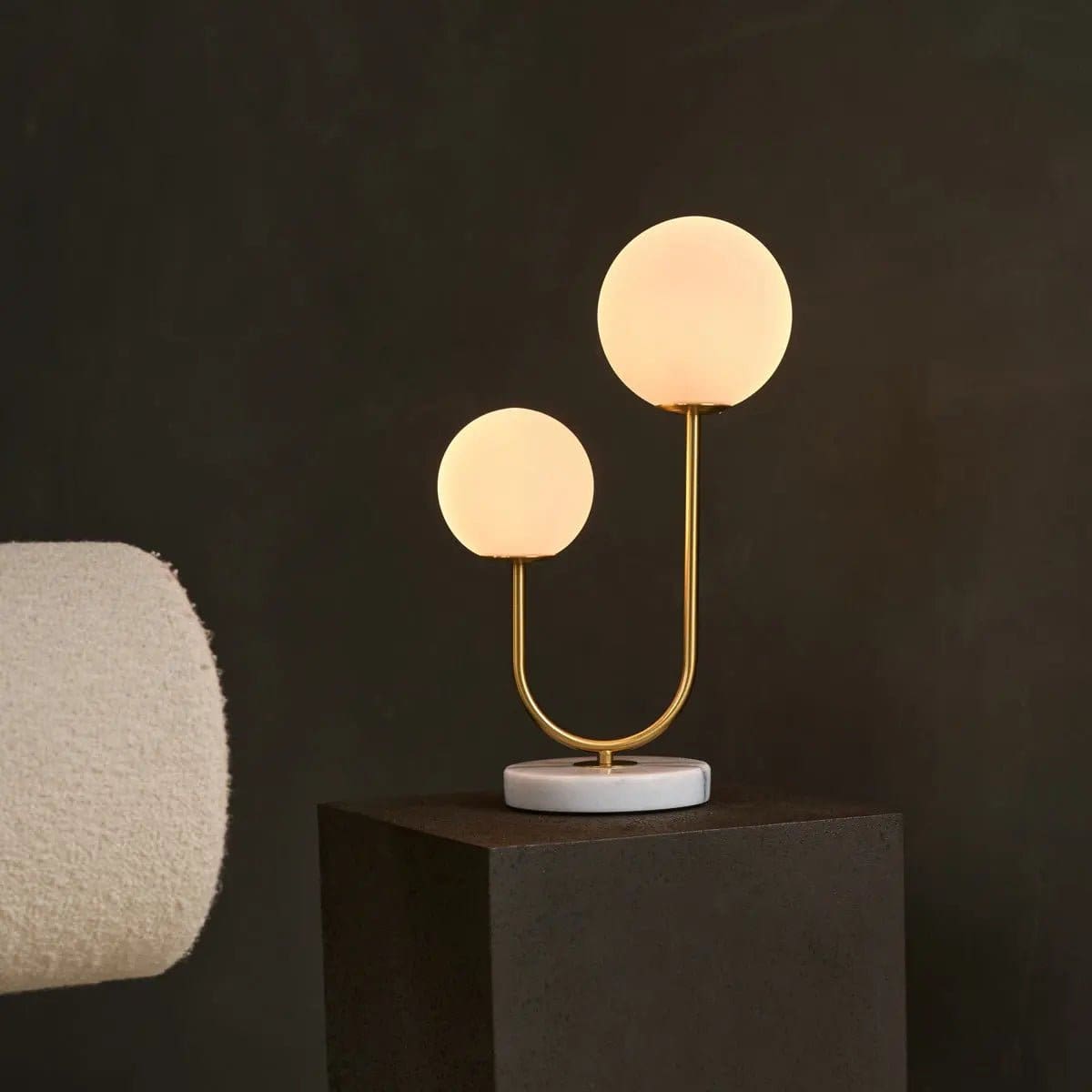 Duo Lumineux – Lampe de table Giorgia en marbre et métal doré, élégance moderne