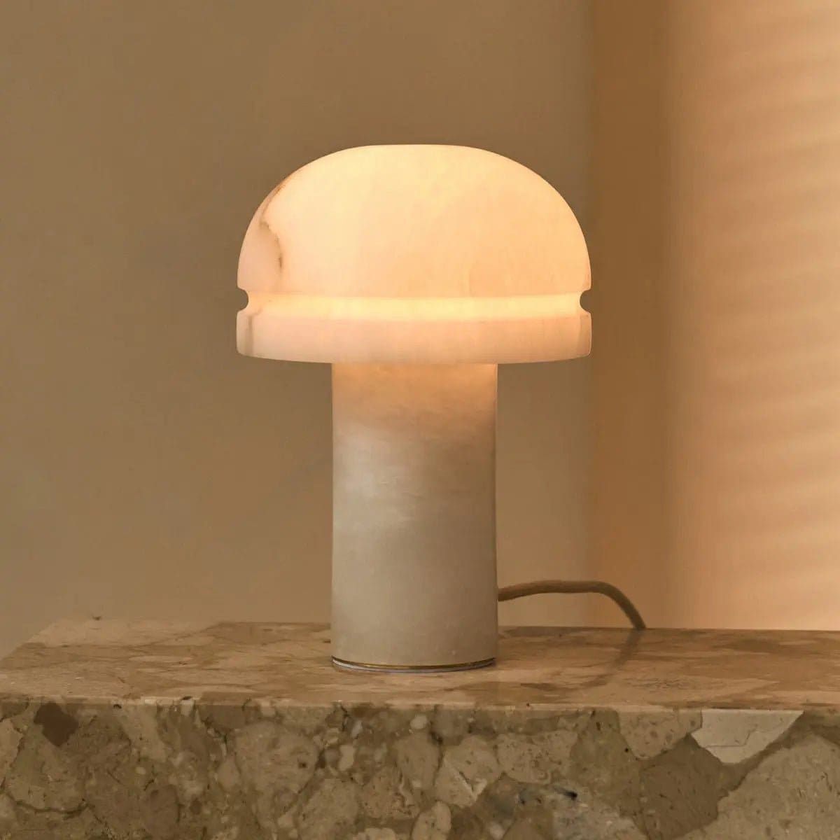 Leonardo – Lampe en albâtre sculpté à la main, élégance italienne (pièce unique neuve)