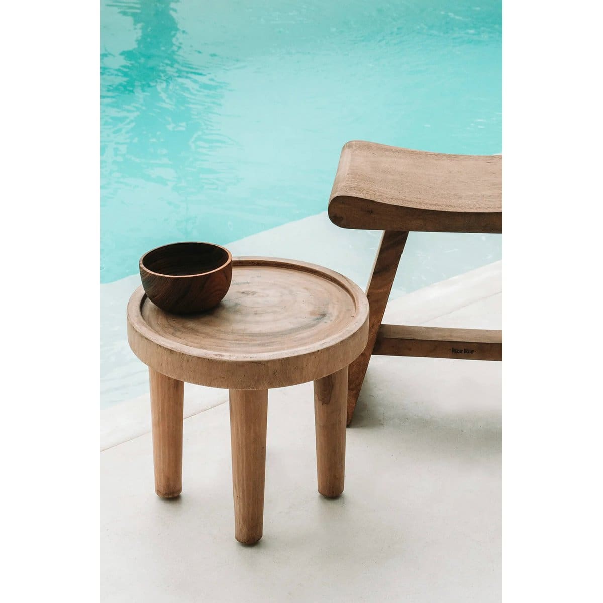 Bois vivant – Petite table en suar naturel, usage intérieur/extérieur (pièce neuve)