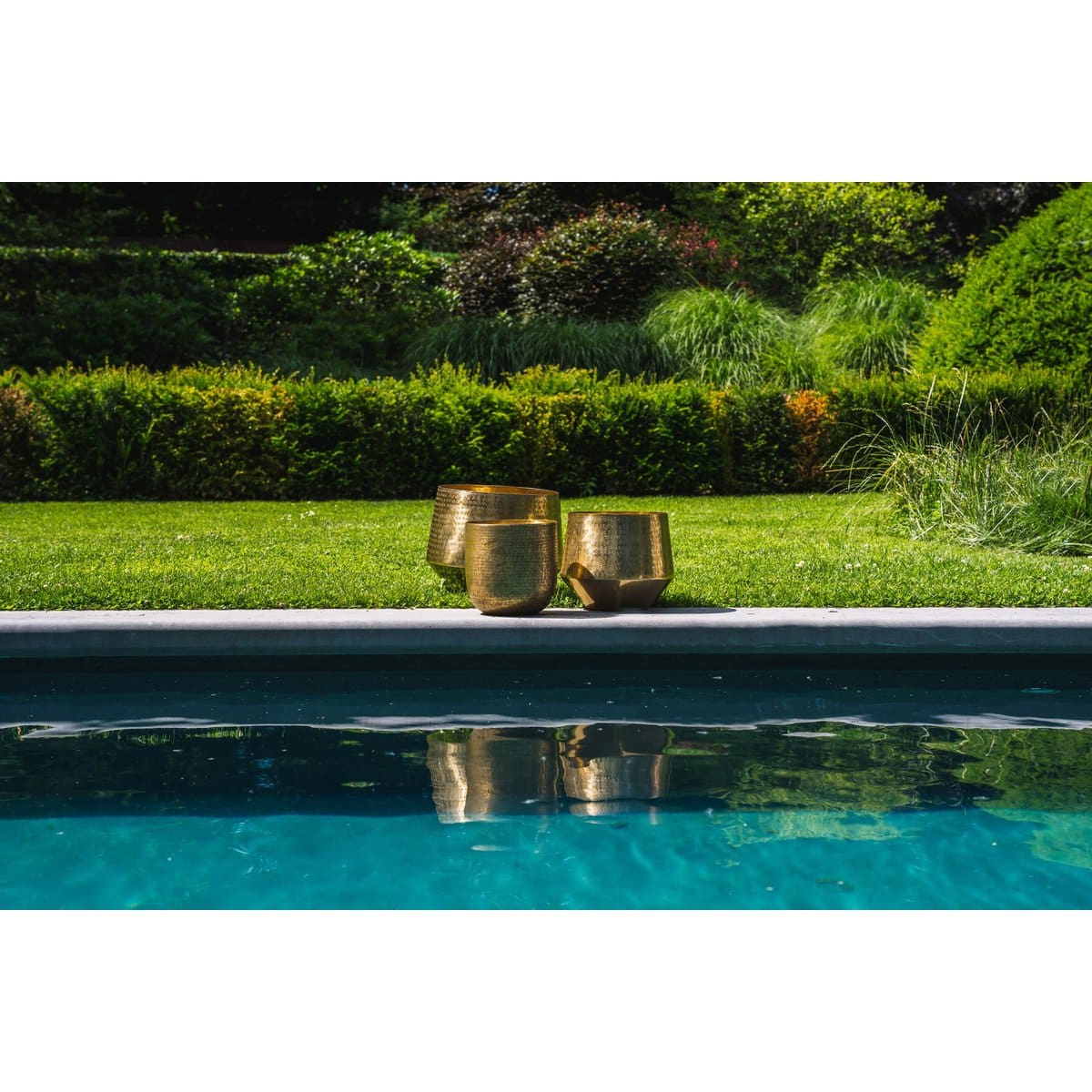 Jardinière Martelée – Laiton doré XL à la texture artisanale et forme élancée
