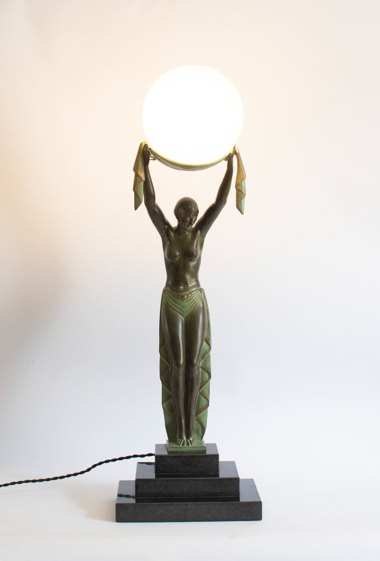 Lampe sculpture Art Déco « Vérité » – Fayral pour Max Le Verrier – 68 cm – Métal patiné & marbre