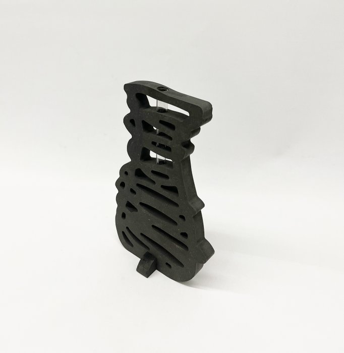 Joni Veizaj - Vase - MDF coloré
