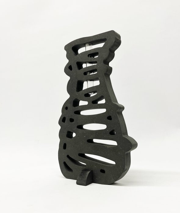 Joni Veizaj - Vase - MDF coloré