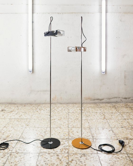 Oluce - Joe Colombo - Lampadaire - Araignée - Aluminium, Métal - CHOISISSEZ VOTRE COULEUR