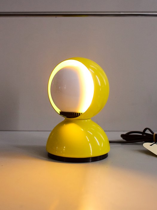 Artemide - Vico Magistretti - Lampe de table - Eclisse - Jaune - Métal