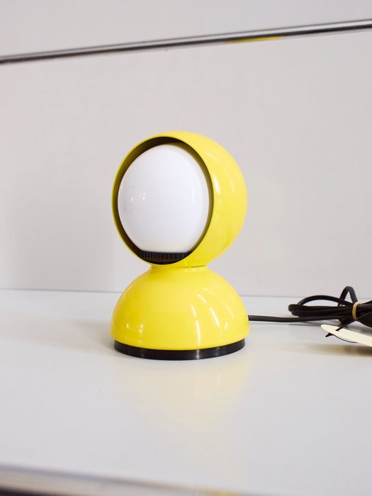 Artemide - Vico Magistretti - Lampe de table - Eclisse - Jaune - Métal