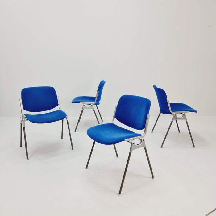Anonima Castelli - Giancarlo Piretti - Chaise empilable - DSC 106 - Aluminium - Un ensemble de quatre chaises empilables