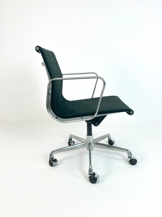 ICF - Charles & Ray Eames - Chaise de bureau - EA117 - Aluminium, Textile