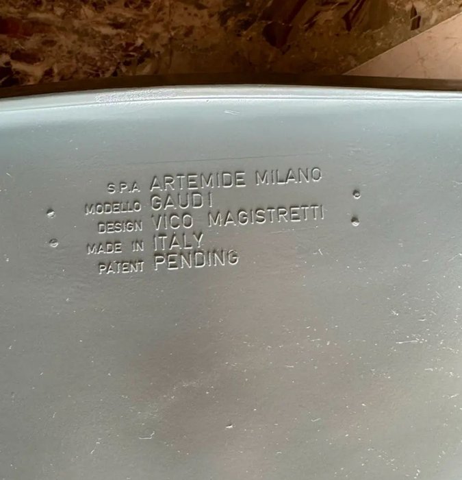 Artemide - Vico Magistretti - Chaise - Gaudí - Polyester renforcé avec fibre de verre