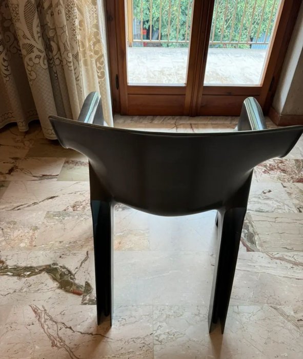 Artemide - Vico Magistretti - Chaise - Gaudí - Polyester renforcé avec fibre de verre