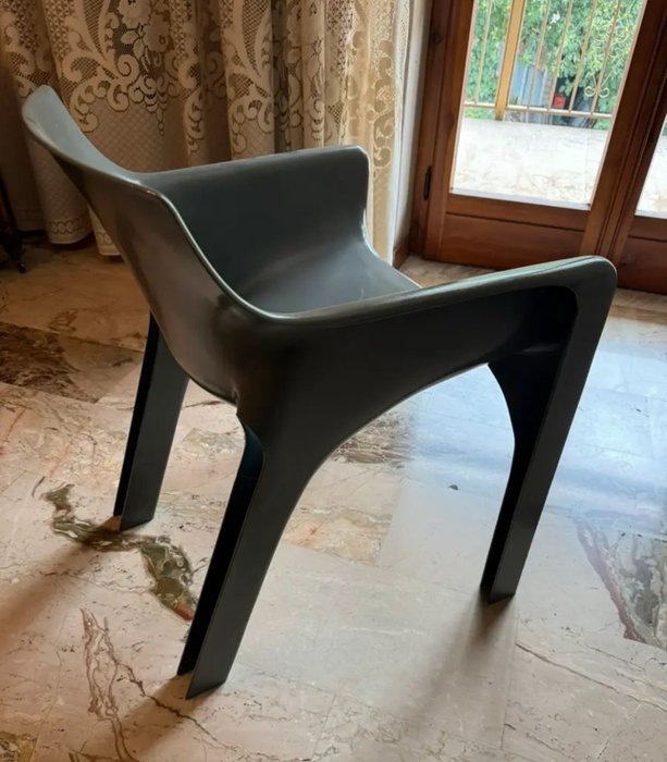 Artemide - Vico Magistretti - Chaise - Gaudí - Polyester renforcé avec fibre de verre