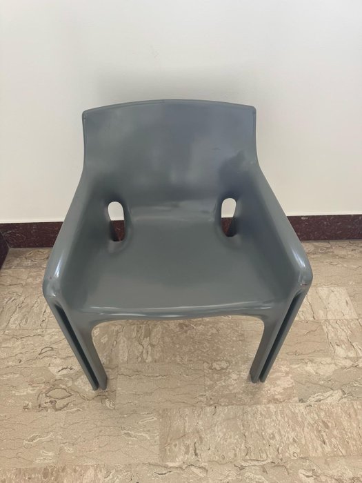 Artemide - Vico Magistretti - Chaise - Gaudí - Polyester renforcé avec fibre de verre