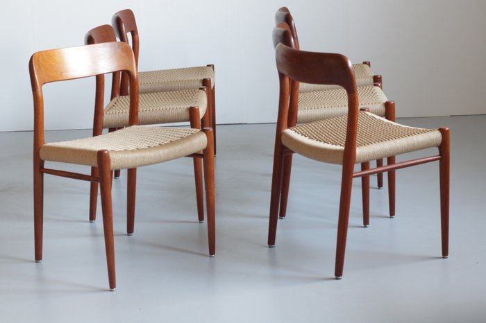 J.L. Møllers Møbelfabrik - Niels Otto Møller - Chaise de salle à manger (6) - Modèle 75 - Teck