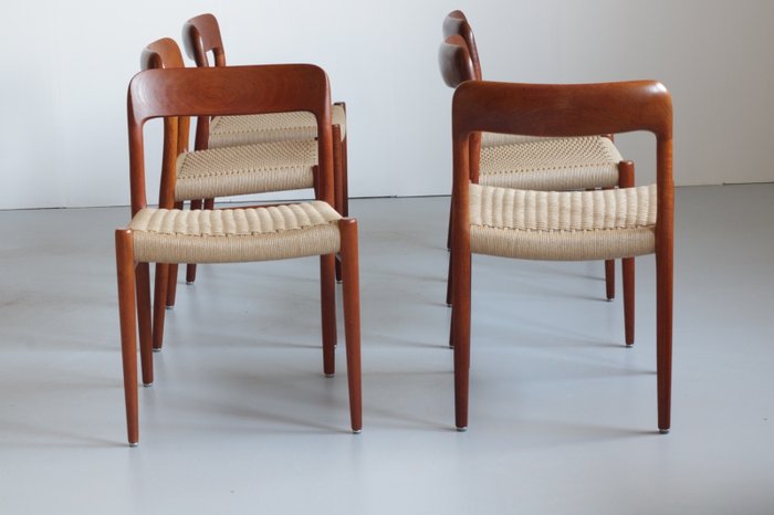 J.L. Møllers Møbelfabrik - Niels Otto Møller - Chaise de salle à manger (6) - Modèle 75 - Teck